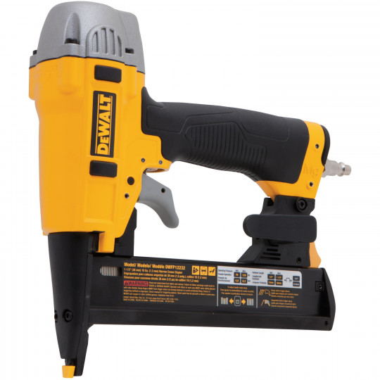DEWALT Cloueur de toiture pneumatique à 15 degrés et à bobine de 1 3/4